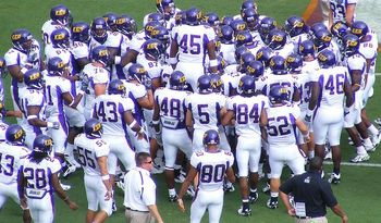 800px-ecu_football_team_display_image