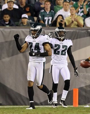 PHILADELPHIA, PA - AUGUST 25:  Nnamdi Asomugha #24 and Asante Samuel #22 of the Philadelphia Eagles in action against the Cleveland Browns during their pre season game on August 25, 2011 at Lincoln Financial Field in Philadelphia, Pennsylvania.  (Photo by