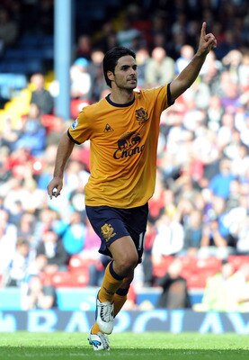 BLACKBURN, ENGLAND - AUGUST 27:  Mikel Arteta of Everton celebrates scoring the opening goal from the penalty spot during the Barclays Premier League match between Blackburn Rovers and Everton at Ewood Park on August 27, 2011 in Blackburn, England.  (Phot