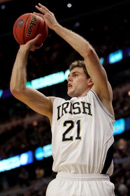 CHICAGO, IL - MARCH 20:  Tim Abromaitis #21 of the Notre Dame Fighting Irish shoots against the Florida State Seminoles in the first half during the third round of the 2011 NCAA men's basketball tournament at the United Center on March 20, 2011 in Chicago