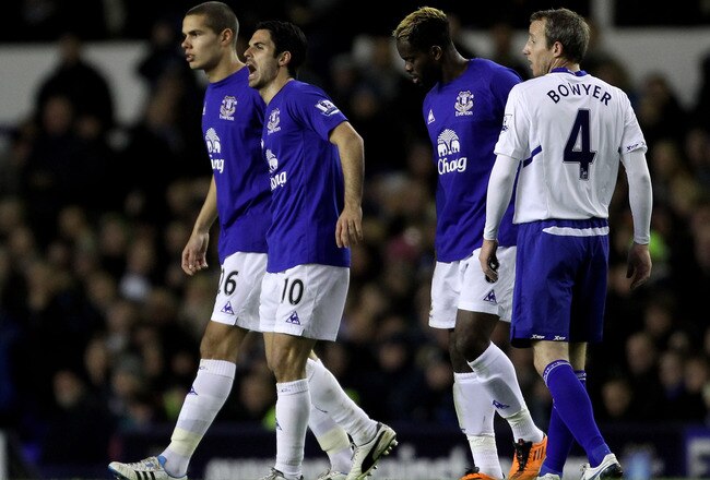 LIVERPOOL, ENGLAND - MARCH 09:  Mikel Arteta of Everton grimaces after sustaining an injury during the Barclays Premier League match between Everton and Birmingham City at Goodison Park on March 9, 2011 in Liverpool, England.  (Photo by Alex Livesey/Getty
