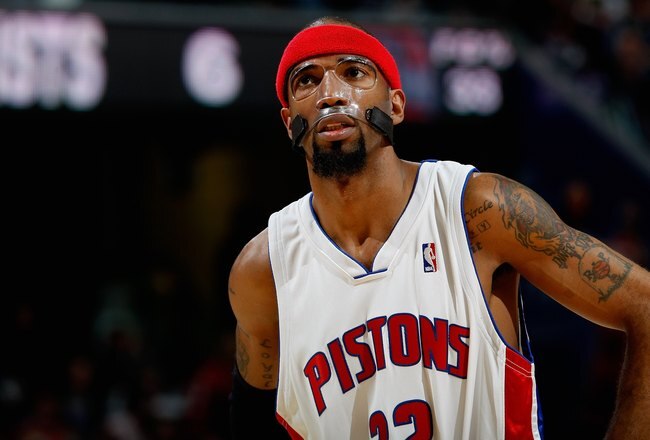 CLEVELAND - FEBRUARY 22:  Richard Hamilton #32 of the Detroit Pistons looks up during the game against the Cleveland Cavaliers on February 22, 2009 at the Quicken Loans Arena in Cleveland, Ohio.  The Cavaliers won 99-78.  NOTE TO USER: User expressly ackn