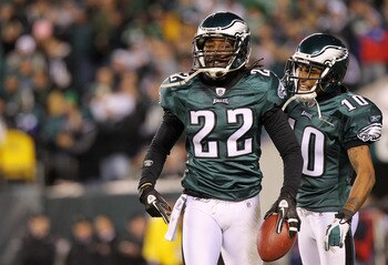 PHILADELPHIA, PA - NOVEMBER 21:  Asante Samuel #22 of the Philadelphia Eagles celebrates with teammate DeSean Jackson #10 after an interception in the second quarter against the New York Giants at Lincoln Financial Field on November 21, 2010 in Philadelph