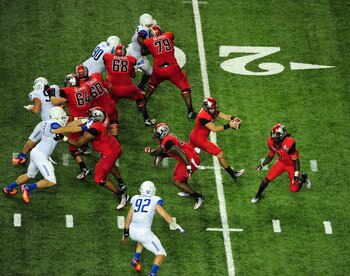 ATLANTA - SEPTEMBER 3: Aaron Murray #11 of the Georgia Bulldogs drops back to pass against the Boise State Broncos during the Chick-Fil-A Kickoff Game at the Georgia Dome on September 3, 2011 in Atlanta, Georgia. (Photo by Scott Cunningham/Getty Images)