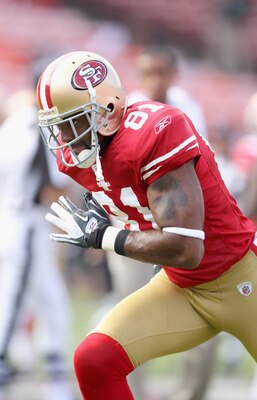 SAN FRANCISCO, CA - AUGUST 20:  Braylon Edwards #81 of the San Francisco 49ers warms up before their game against the Oakland Raiders at Candlestick Park on August 20, 2011 in San Francisco, California.  (Photo by Ezra Shaw/Getty Images)