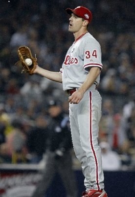 Cliff-lee-catches-popup-world-series-game-1-4fb7b002d3ee4cbc_large_display_image