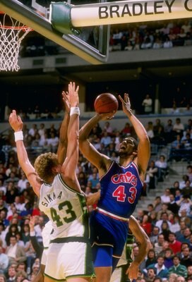 Center Brad Daugherty of the Cleveland Cavaliers shoots the ball during a game.