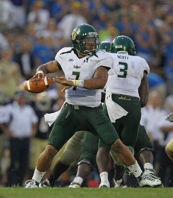 SOUTH BEND, IN - SEPTEMBER 03:  B.J. Daniels #7 of the University of South Florida Bulls throws a pass against the Notre Dame Fighting Irish at Notre Dame Stadium on September 3, 2011 in South Bend, Indiana. South Florida defeated Notre Dame 23-20.  (Phot