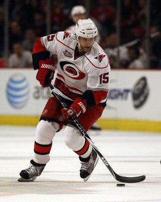 CHICAGO, IL - MARCH 04: Tuomo Ruutu #15 of the Carolina Hurricanes controls the puck against the Chicago Blackhawks at the United Center on March 4, 2011 in Chicago, Illinois. The Blackhawks defeated the Hurricanes 5-2. (Photo by Jonathan Daniel/Getty Ima