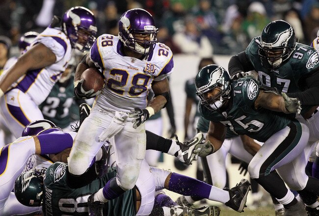 PHILADELPHIA, PA - DECEMBER 28:  Adrian Peterson #28 of the Minnesota Vikings runs against the Philadelphia Eagles at Lincoln Financial Field on December 26, 2010 in Philadelphia, Pennsylvania.  (Photo by Jim McIsaac/Getty Images)