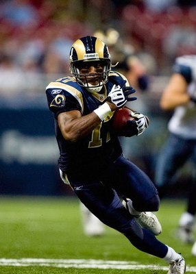 ST. LOUIS - NOVEMBER 29:  Donnie Avery #17 of the St. Louis Rams runs with the ball for yardage against the Seattle Seahawks during their NFL game at Edward Jones Dome on November 29, 2009 in St. Louis, Missouri. The Seahawks defeated the Rams 27-17.  (Ph