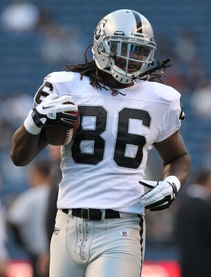 SEATTLE, WA - SEPTEMBER 02:  Wide receiver David Ausberry #86 of the Oakland Raiders warms up prior to the game against the Seattle Seahawks at CenturyLink Field on September 2, 2011 in Seattle, Washington. (Photo by Otto Greule Jr/Getty Images)
