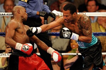 LAS VEGAS - MAY 01:  (R-L) Shane Mosley throws a right to the head of Floyd Mayweather Jr. as Mayweather Jr. dodges it during the welterweight fight at the MGM Grand Garden Arena on May 1, 2010 in Las Vegas, Nevada.  (Photo by Ethan Miller/Getty Images)