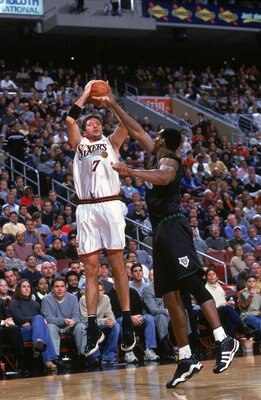 11 Dec 2000:  Tony Kukoc #7 of the Philadelphia 76ers jumps to shoot the ball during the game against the Minnesota Timberwolves at the First Union Center in Philadelphia, Pennsylvania. The Timberwolves defeated the 76ers 96-91.    NOTE TO USER: It is exp