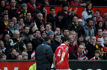 MANCHESTER, ENGLAND - NOVEMBER 06:  Owen Hargreaves of Manchester United leaves the pitch with an injury during the Barclays Premier League match between Manchester United and Wolverhampton Wanderers at Old Trafford on November 6, 2010 in Manchester, Engl