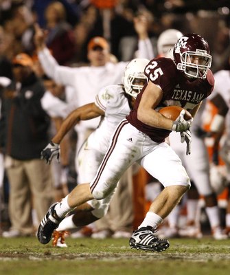 COLLEGE STATION, TX - NOVEMBER 26:  Wide receiver Ryan Swope #25 of the Texas A&M Aggies runs for a gain after making a reception against the Texas Longhorns in the second half at Kyle Field on November 26, 2009 in College Station, Texas. The Longhorns de