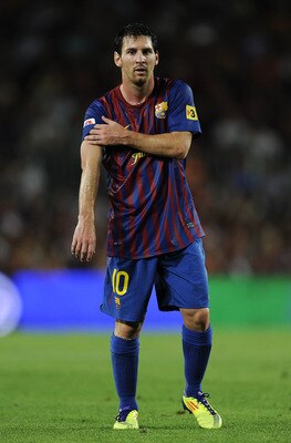BARCELONA, SPAIN - AUGUST 29:  Lionel Messi of FC Barcelona looks on during the La Liga match between FC Barcelona and Villarreal CF at Camp Nou on August 29, 2011 in Barcelona, Spain.  (Photo by David Ramos/Getty Images)