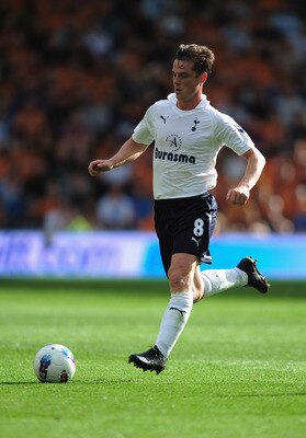 WOLVERHAMPTON, ENGLAND - SEPTEMBER 10:  Scott Parker of Tottenham Hotspur in action during the Barclays Premier League match between Wolverhampton Wanderers and Tottenham Hotspur at Molineux on September 10, 2011 in Wolverhampton, England.  (Photo by Jami