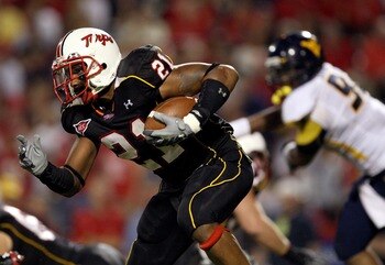 COLLEGE PARK, MD - SEPTEMBER 13:  Receiver Keon Lattimore #21 of the Maryland Terrapins carries the ball against the West Virginia Mountaineers during the 1st quarter of the game on September 13, 2007 at Byrd Stadium in College Park, Maryland.  (Photo by