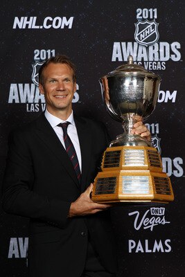 LAS VEGAS, NV - JUNE 22:  Nicklas Lidstrom of the Detroit Red Wings poses after winning the James Norris Memorial Trophy during the 2011 NHL Awards at the Palms Casino Resort June 22, 2011 in Las Vegas, Nevada.  (Photo by Bruce Bennett/Getty Images)