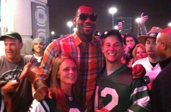 LeBron James at Sunday's game between the Dallas Cowboys and New York Jets (from http://twitpic.com/6jmzug)