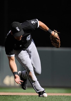 MINNEAPOLIS, MN - SEPTEMBER 05: Omar Vizquel #11 of the Chicago White Sox bare hands the ball hit by the Minnesota Twins in the seventh inning of game one of a doubleheader on September 5, 2011 at Target Field in Minneapolis, Minnesota. White Sox defeated