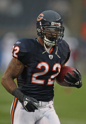 CHICAGO, IL - AUGUST 13:  Matt Forte #22 of the Chicago Bears participates in warm-ups before a preseason game against the Buffalo Bills at Soldier Field on August 13, 2011 in Chicago, Illinois. The Bears fdefeated the Bills 10-3.  (Photo by Jonathan Dani