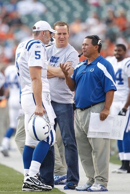 CINCINNATI, OH - SEPTEMBER 1: Indianapolis Colts offensive coordinator Clyde Christensen and injured quarterback Peyton Manning talk with Kerry Collins #5 during the first half of an NFL preseason game against the Cincinnati Bengals at Paul Brown Stadium 