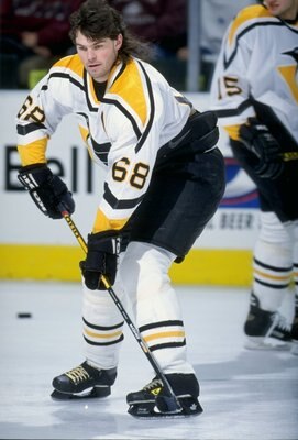 22 Mar 1998:  Rightwinger Jaromir Jagr of the Pittsburgh Penguins in action during a game against the Dallas Stars at the Reunion Arena in Dallas, Texas. The Stars and Penguins tied 0-0. Mandatory Credit: Stephen Dunn  /Allsport