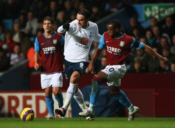 BIRMINGHAM, UNITED KINGDOM - JANUARY 01:  Dimitar Berbatov of Tottenham goes past Stiliyan Petrov  and Nigel Reo-Coker of Villa during the Barclays Premier League match between Aston Villa and Tottenham Hotspur at Villa Park on January 1, 2008 in Birmingh