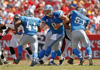 TAMPA, FL - SEPTEMBER 11:  Matthew Stafford #9 of the Detroit Lions hands off to Jahvid Best #44 during the season opener against the Tampa Bay Buccaneers at Raymond James Stadium on September 11, 2011 in Tampa, Florida.  (Photo by Mike Ehrmann/Getty Imag