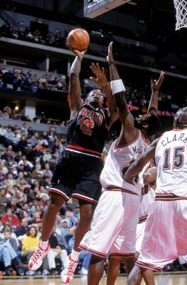 16 Nov 2000: Elton Brand #42 of the Chicago Bulls leaps for the basket during the game against the Denver Nuggets at the Pepsi Center in Denver, Colorado.  The Nuggets defeated the Bulls 89-85.   NOTE TO USER: It is expressly understood that the only righ