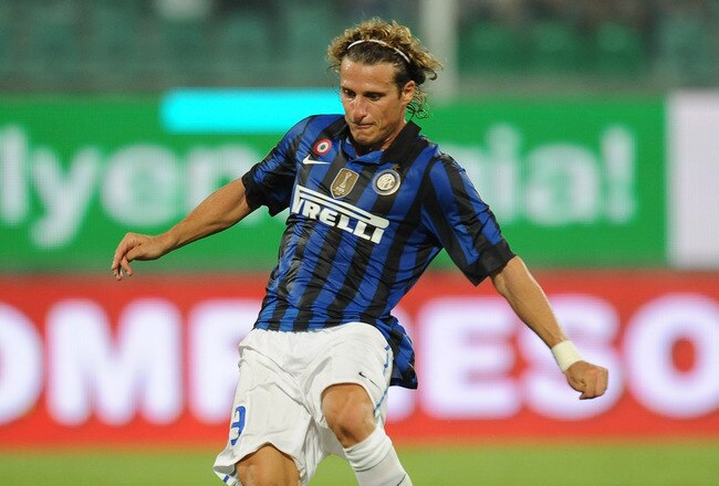 PALERMO, ITALY - SEPTEMBER 11: Diego Forlan of Inter scores his goal (4-3) during the Serie A match between US Citta di Palermo and FC Internazionale Milano at Stadio Renzo Barbera on September 11, 2011 in Palermo, Italy.  (Photo by Tullio M. Puglia/Getty