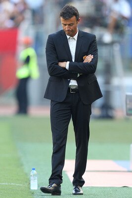 ROME, ITALY - SEPTEMBER 11:  AS Roma coach Luis Enrique looks on during the Serie A match between AS Roma and Cagliari Calcio at Stadio Olimpico on September 11, 2011 in Rome, Italy.  (Photo by Paolo Bruno/Getty Images)