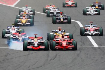 Turn one in Japan 2008: Lewis locks up...