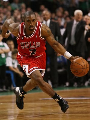BOSTON - APRIL 28:  Ben Gordon #7 of the Chicago Bulls heads for the net against the Boston Celtics in Game Five of the Eastern Conference Quarterfinals during the 2009 NBA Playoffs at TD Banknorth Garden on April 28, 2009 in Boston, Massachusetts. The Ce