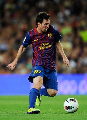 BARCELONA, SPAIN - AUGUST 29:  Lionel Messi of FC Barcelona runs with the ball during the La Liga match between FC Barcelona and Villarreal CF at Camp Nou on August 29, 2011 in Barcelona, Spain.  (Photo by David Ramos/Getty Images)