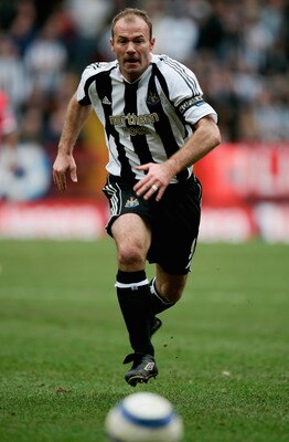 LONDON - MARCH 26:  Alan Shearer of Newcastle United in action during the Barclays Premiership match between Charlton Athletic and Newcastle United at The Valley on March 26, 2006 in London, England.  (Photo by Paul Gilham/Getty Images)