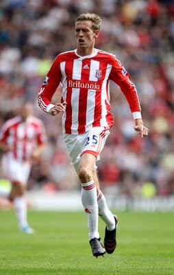 STOKE ON TRENT, ENGLAND - SEPTEMBER 10:  Peter Crouch of Stoke in action during the Barclays Premier League match between Stoke City and Liverpool at Britannia Stadium on September 10, 2011 in Stoke on Trent, England.  (Photo by Scott Heavey/Getty Images)
