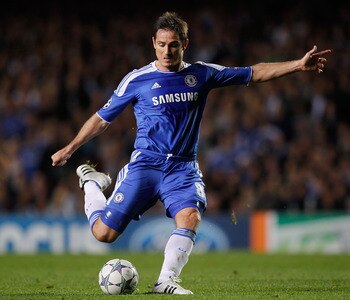 LONDON, ENGLAND - SEPTEMBER 13:  Frank Lampard of Chelsea kicks the ball during the UEFA Champions League Group E match between Chelsea and Bayer 04 Leverkusen at Stamford Bridge on September 13, 2011 in London, England.  (Photo by Paul Gilham/Getty Image