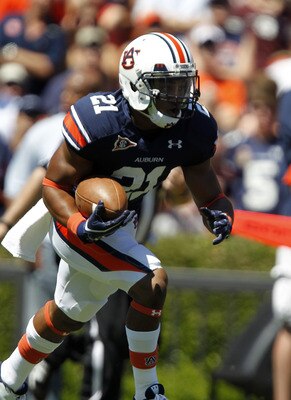 AUBURN, AL - SEPTEMBER 10:  Running back Tre Mason #21 of the Auburn Tigers during a kick return in the first half on September 10, 2011 at Jordan-Hare Stadium in Auburn, Alabama. (Photo by Butch Dill/Getty Images)