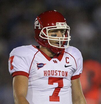 PASADENA, CA - SEPTEMBER 18:  Quarterback Case Keenum #7 of the Houston Cougars at the game against the UCLA Bruins in the second quarter at the Rose Bowl on September 18, 2010 in Pasadena, California.  UCLA won 31-13.  (Photo by Stephen Dunn/Getty Images