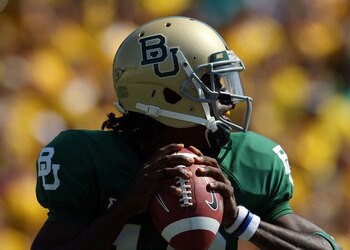 WACO, TX - OCTOBER 04:  Quarterback Robert Griffin #10 of the Baylor Bears drops back to pass against the Oklahoma Sooners at Floyd Casey Stadium on October 4, 2008 in Waco, Texas.  (Photo by Ronald Martinez/Getty Images)