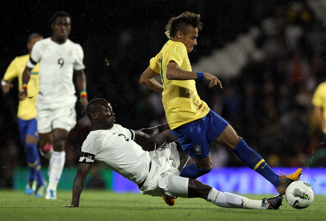 LONDON, ENGLAND - SEPTEMBER 05: Neymar of Brazil is challenged by Daniel Opare of Ghana during the International friendly match between Brazil and Ghana at Craven Cottage on September 5, 2011 in London, England.  (Photo by Clive Rose/Getty Images)