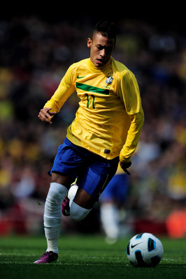 LONDON, ENGLAND - MARCH 27:  Neymar of Brazil on the ball during the International friendly match between Brazil and Scotland at Emirates Stadium on March 27, 2011 in London, England.  (Photo by Jamie McDonald/Getty Images)