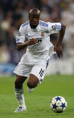 MADRID, SPAIN - APRIL 27:  Lassana Diarra of Real Madrid runs with the ball during the UEFA Champions League Semi Final first leg match between Real Madrid and Barcelona at Estadio Santiago Bernabeu on April 27, 2011 in Madrid, Spain.  (Photo by Alex Live