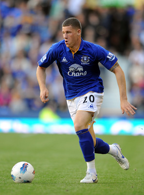LIVERPOOL, ENGLAND - SEPTEMBER 10:  Ross Barkley of Everton in action during the Barclays Premier League match between Everton and Aston Villa at Goodison Park on September 10, 2011 in Liverpool, England.  (Photo by Chris Brunskill/Getty Images)