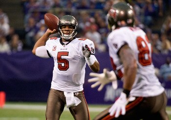 MINNEAPOLIS, MN - SEPTEMBER 18: Josh Freeman #5 of the Tampa Bay Buccaneers looks to pass to Kellen Winslow #82 of the Tampa Bay Buccaneers in the third quarter against the Minnesota Vikings on September 18, 2011 at Hubert H. Humphrey Metrodome in Minneap