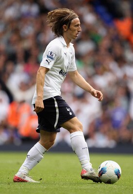 LONDON, ENGLAND - SEPTEMBER 18:  Luka Modric of Tottenham Hotspur with the ball during the Barclays Premier League match between Tottenham Hotspur and Liverpool at White Hart Lane on September 18, 2011 in London, England.  (Photo by Clive Rose/Getty Image