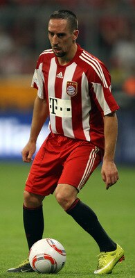MUNICH, GERMANY - AUGUST 20:  Franck Ribery of Bayern runs with the ball during the Bundesliga match between FC Bayern Muenchen and VfL Wolfsburg at Allianz Arena on August 20, 2010 in Munich, Germany.  (Photo by Clive Brunskill/Getty Images)